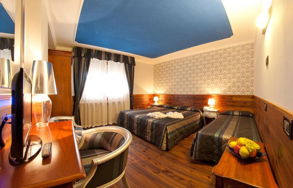Hotel Cles Pokoj fotografie