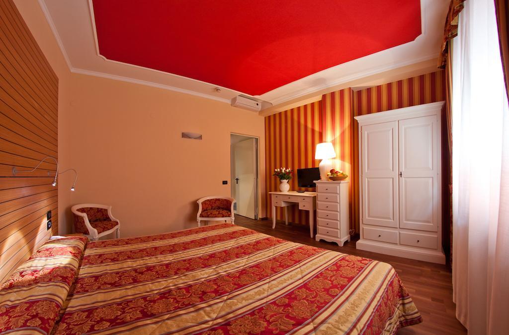 Hotel Cles Pokoj fotografie